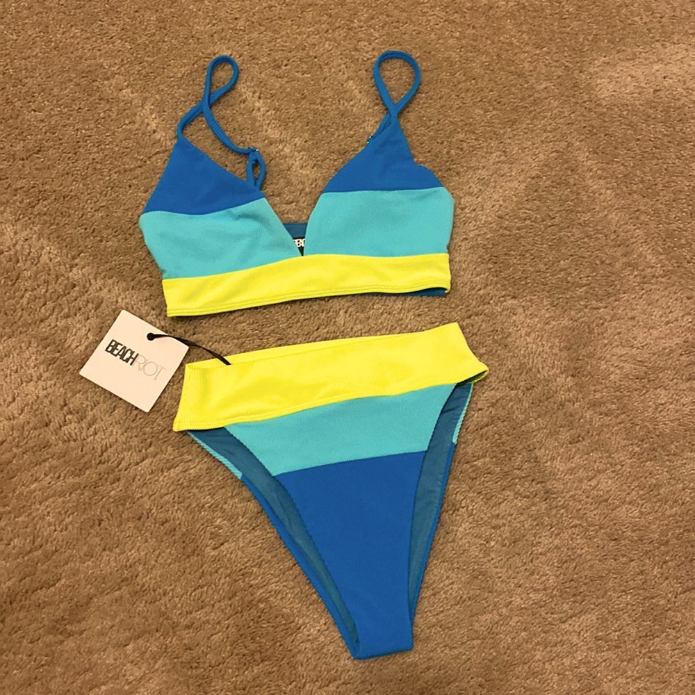 Beach Riot Bikini. High rise bottoms. NWT. Never Worn. Size Small
